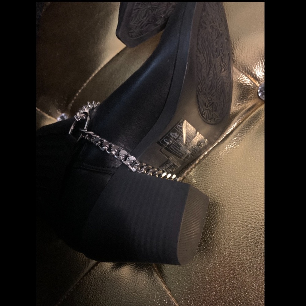 (New) Chain Accent Ankle Boots - Picture 7 of 16